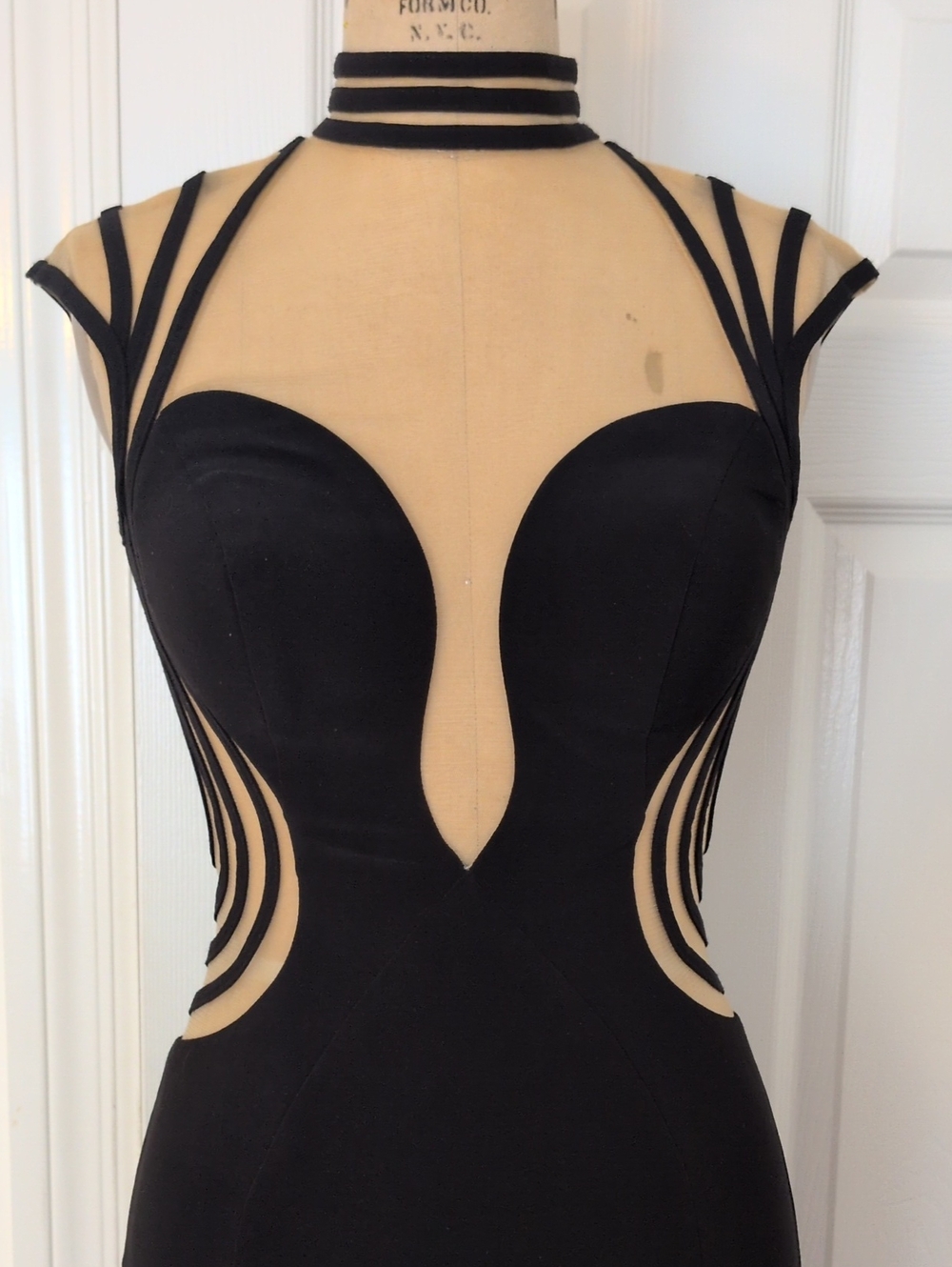 Sherri Hill Black Sheer-Illusion Column Gown - Picture 4 of 6
